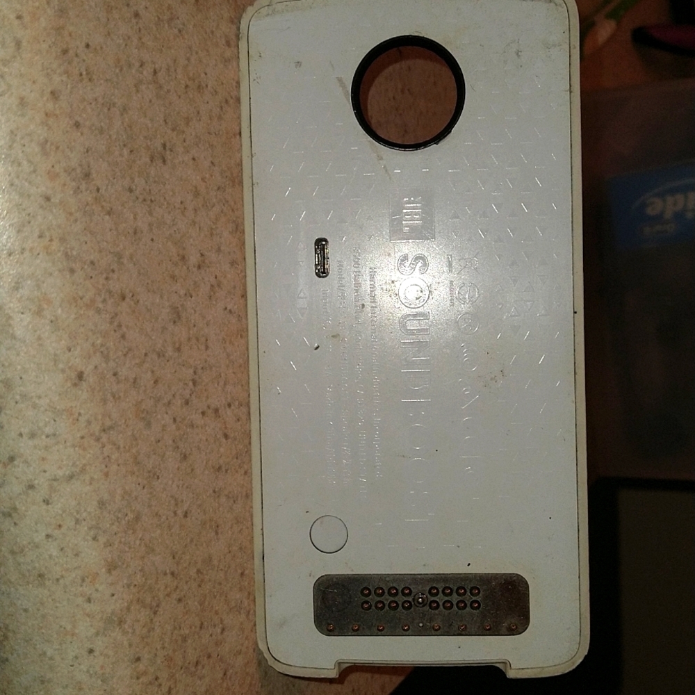 JBL attachment to a Motorola's moto z2